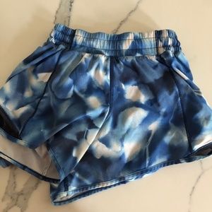 Lulu lemon blue design shorts size 4 tall